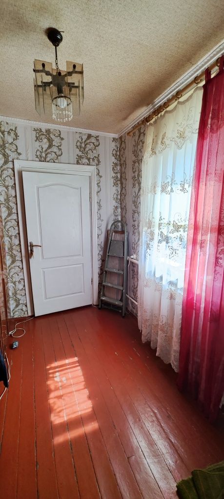 Продам пол дома с удобствами и гараж на Восточном