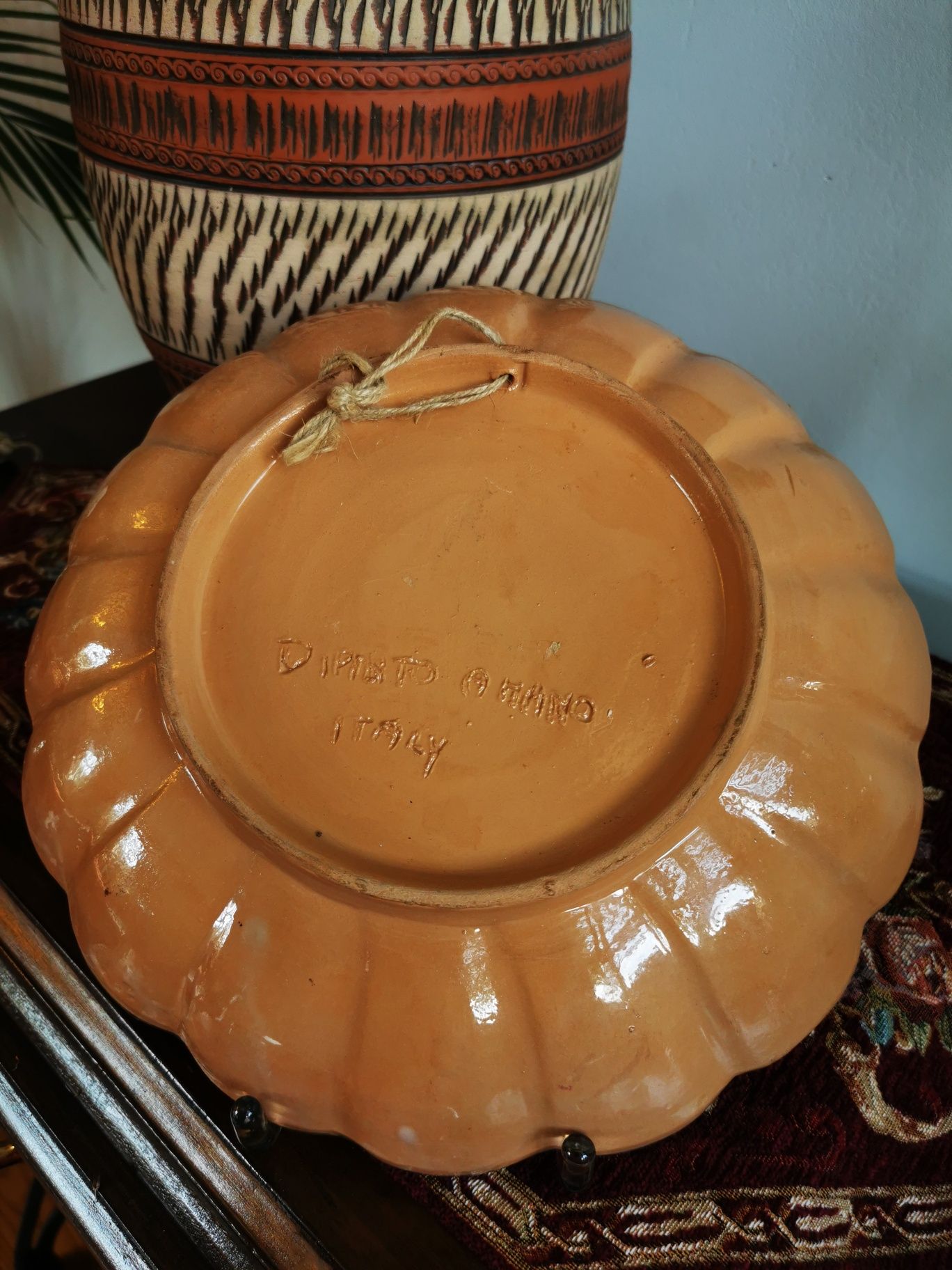Włoski talerz ceramiczny, możliwość powieszenia, handmade, rękodzieło