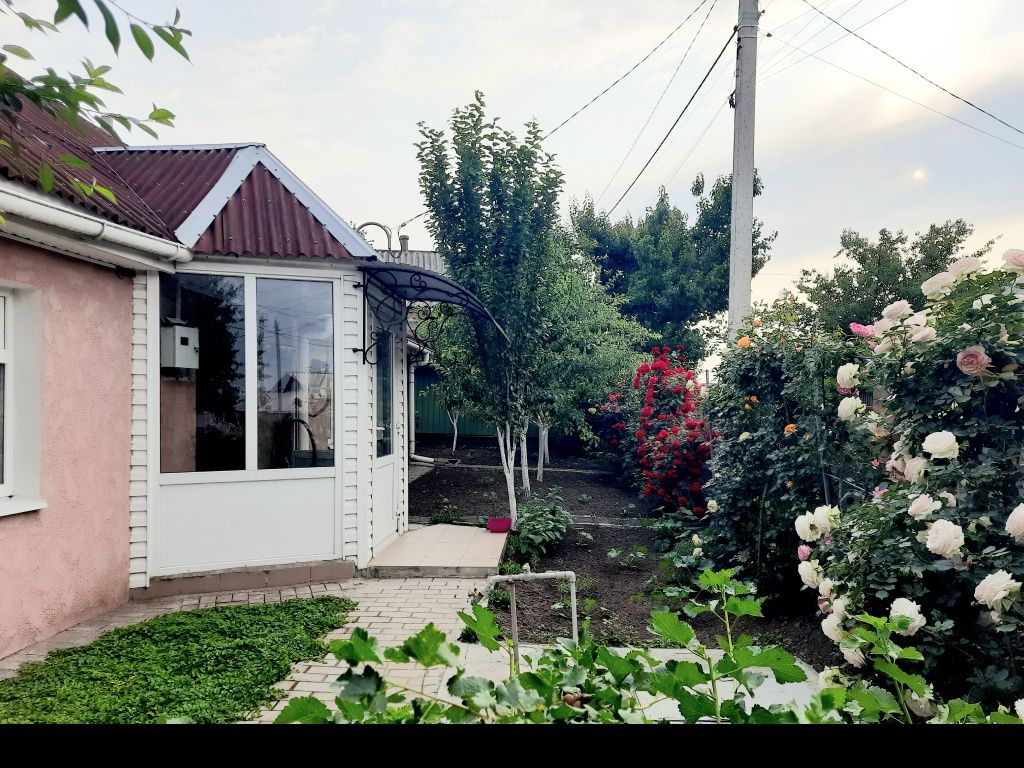 Продам півбудинку в районі 33 школи.