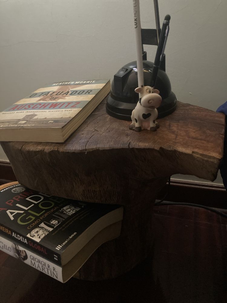 Mesinha de apoio ou de cabeceira de quarto