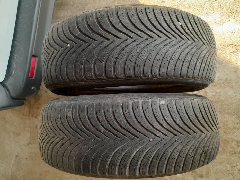 Пара зимових коліс