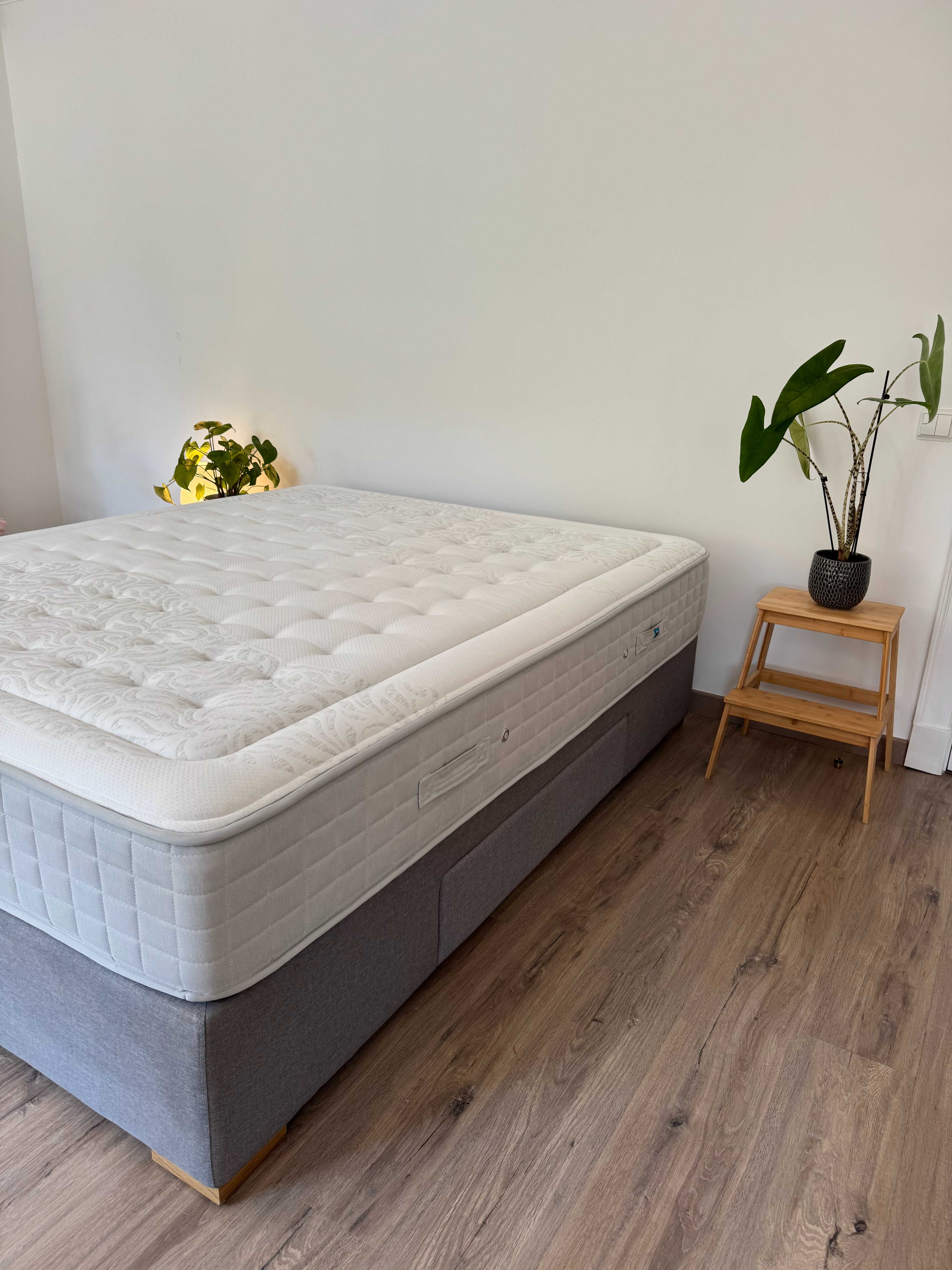 Cama de casal TEMPUR 160x200 como nova