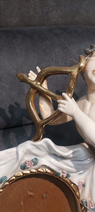 Moldura de Porcelana com Anjo e Harpa