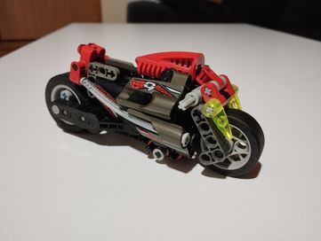 Motor ścigacz zabawka LEGO Technic do składania ciężarowy.