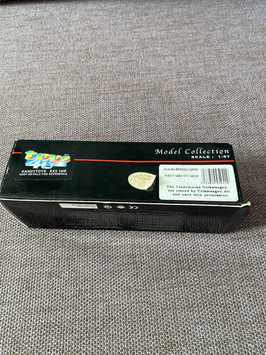 Модель Volkswagen Bus T1 Samba W/Caravan 1:87