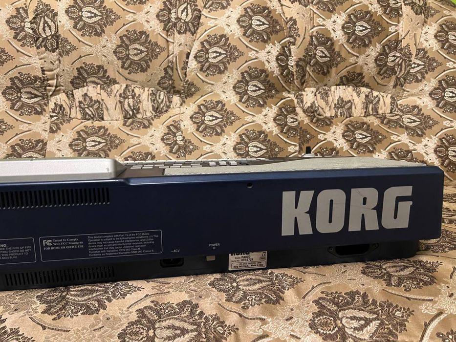 Синтезатор Korg pa800 в робочому стані