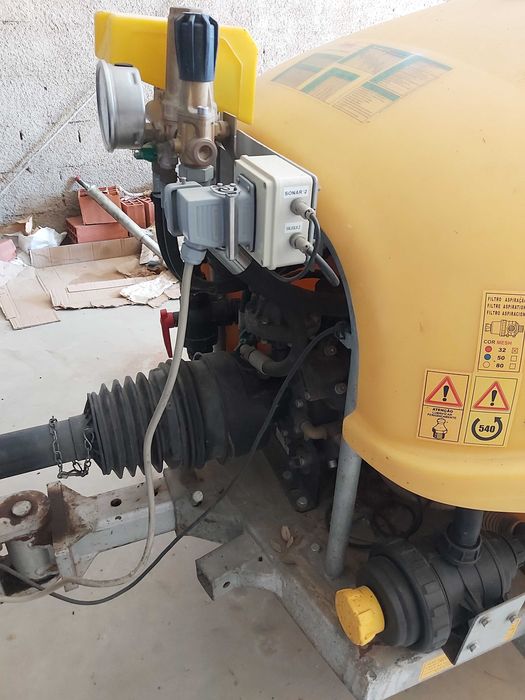 Pulverizador Tomix rebocável 1500 com aspiração inversa palmeta