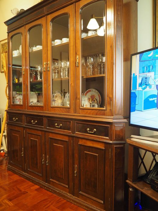 Móvel Cristaleira Clássico (Larg 1.80m)