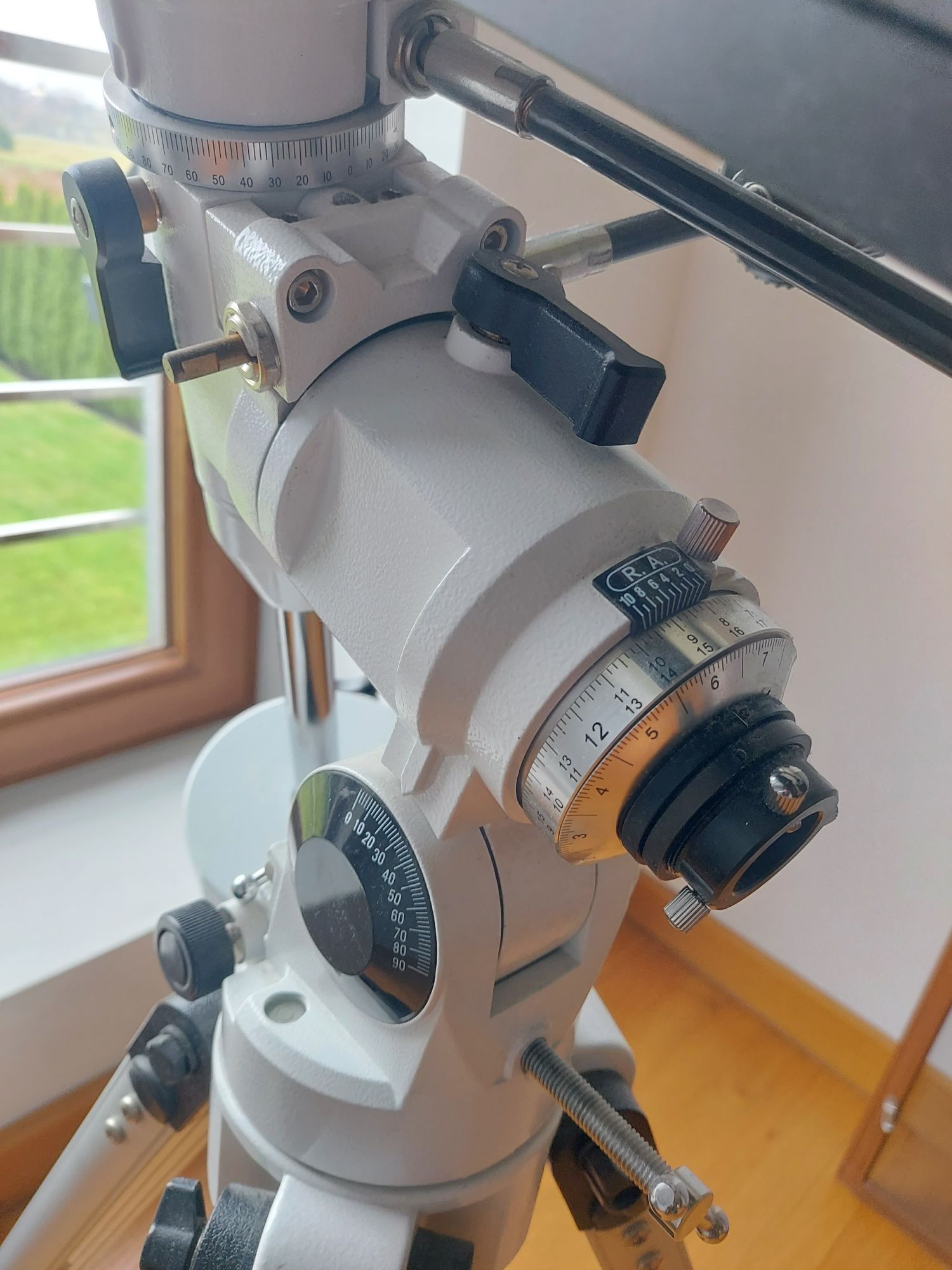 Teleskop Skywatcher BK909 EQ3-2 90/900