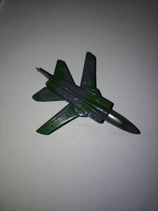 Avião militar TORNADO A161 asas móveis