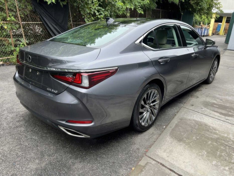 Lexus ES 350 Luxury      2019