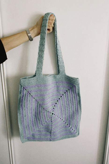 Saco de croché azul e lilás