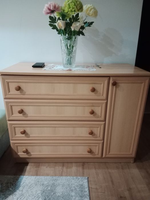 Sprzedam komodę z szufladami