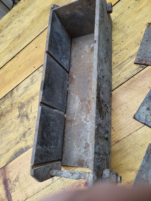 Форма дня изготовления плитки