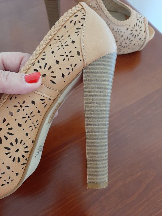 Sapatos de salto alto