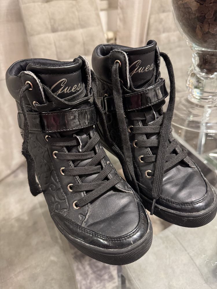 Tênis alto semi novo Guess