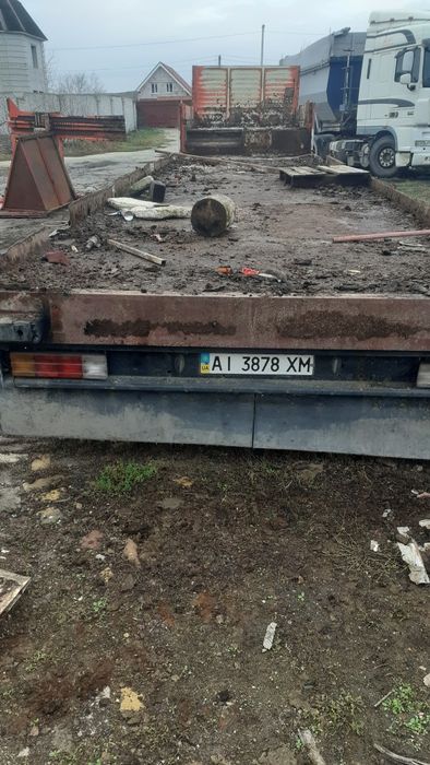 Напівпричеп платформа.