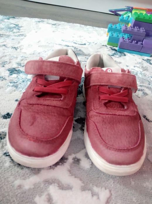 Шкіряні мокасіни,кросівки.