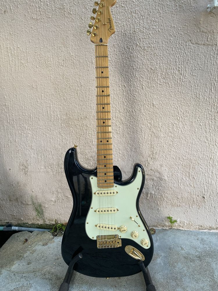 Fender Stratocaster player series edicão limitada.