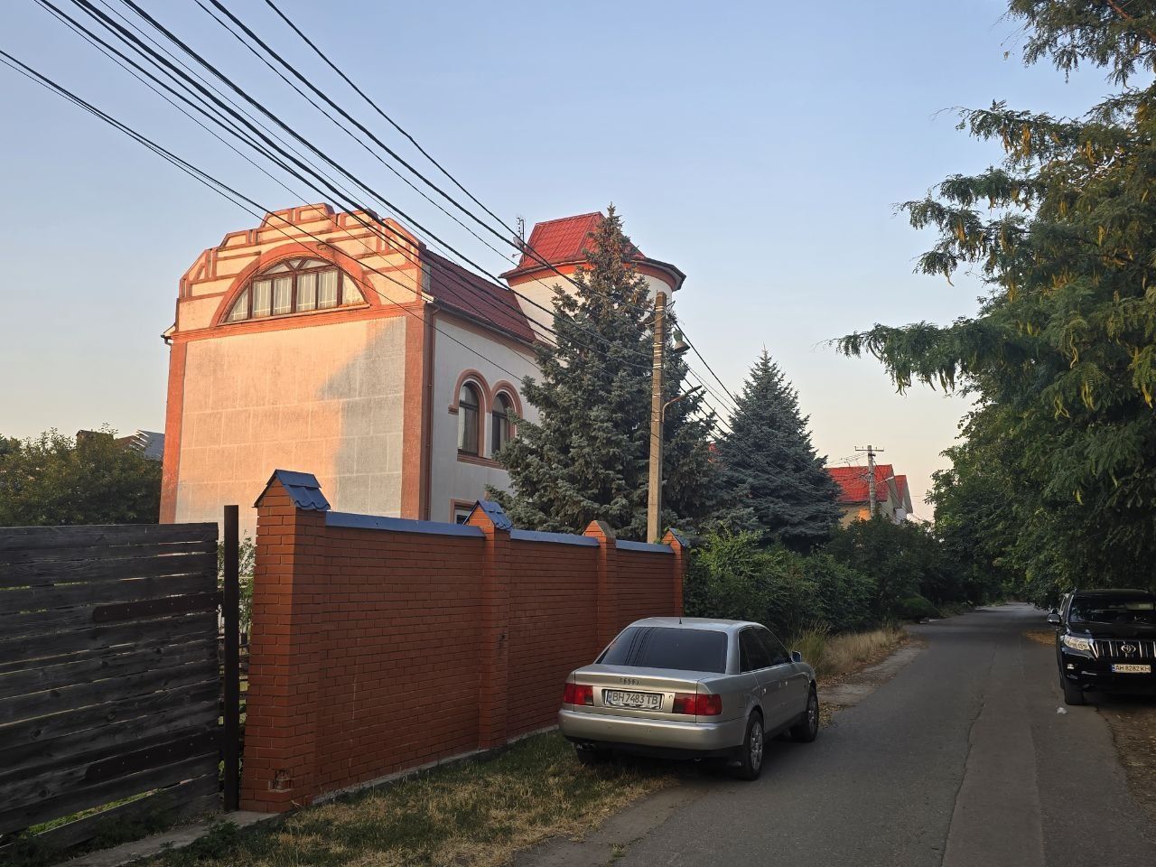 Жить или школа, садик, дом пристарелых, хостелпристарелых