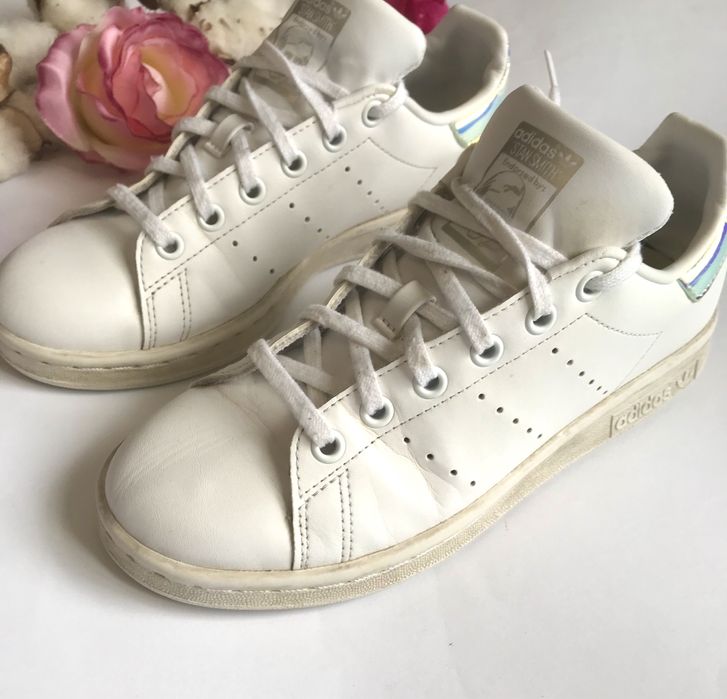 Кросівки Білі. Adidas. Італія. 37,5 розмір. Устілка 23  см