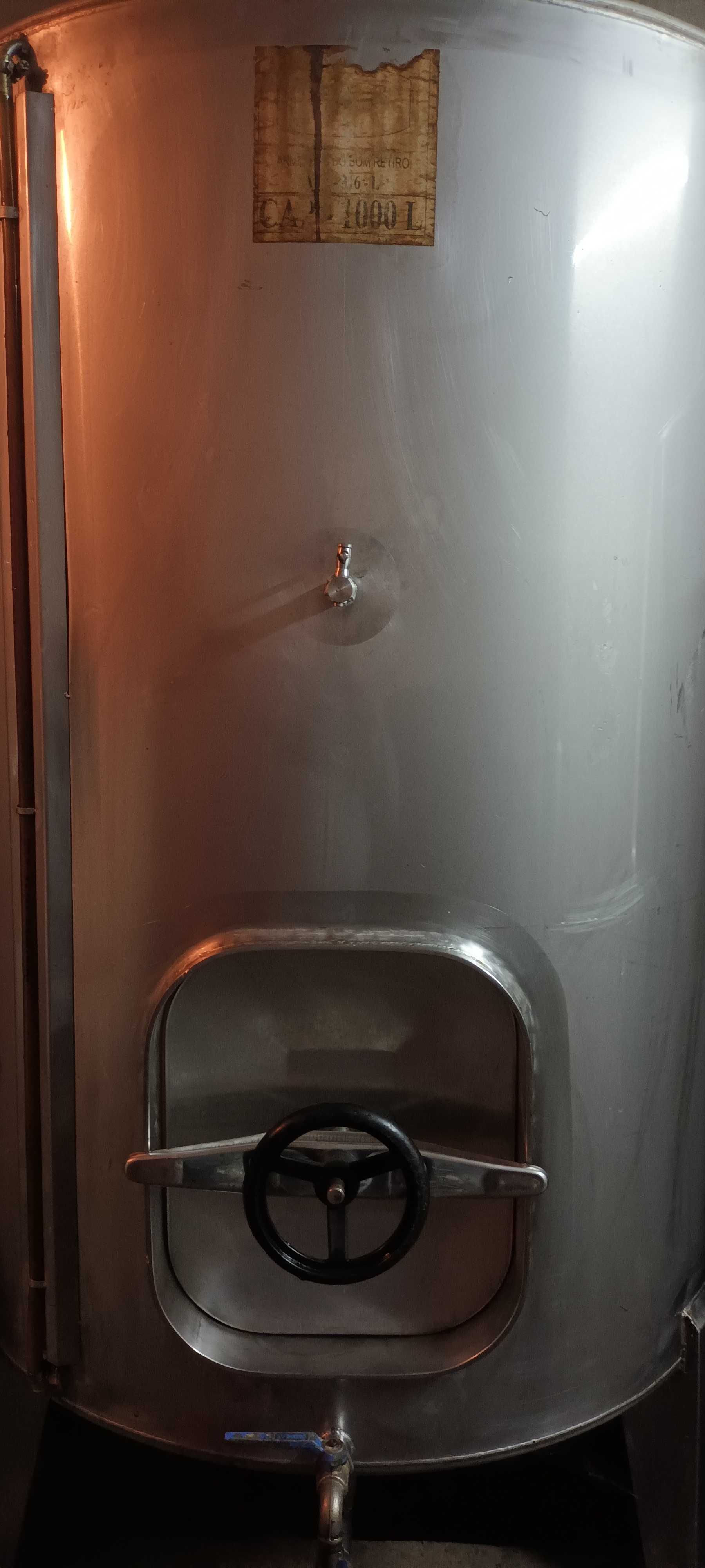 Cubas de inox com pouco uso de 1000L 400 euros cada.