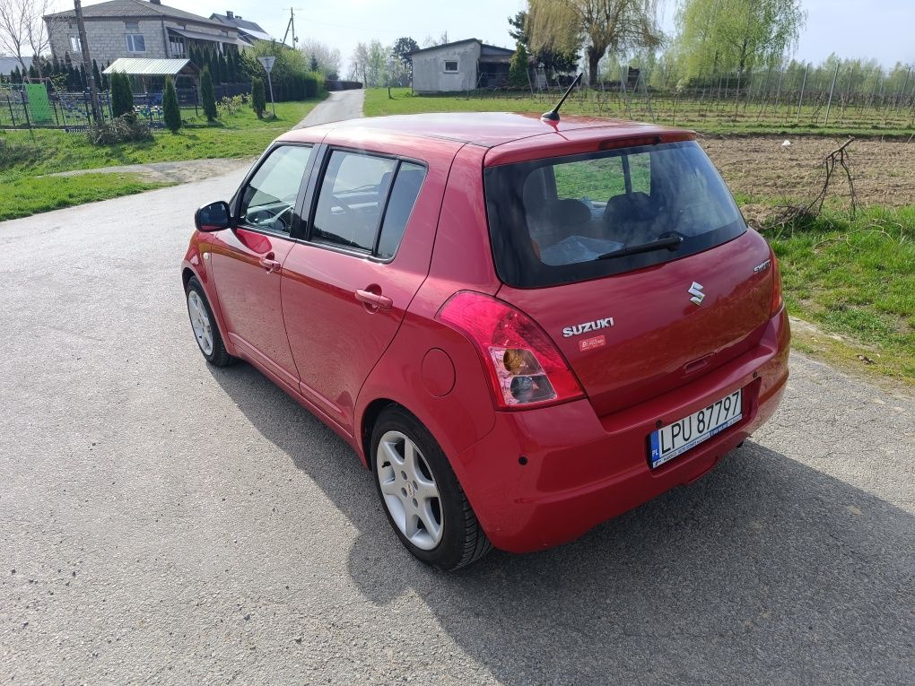 Suzuki Swift 5d 1,3b klima grzane fotele dwa kpl kół prywatne