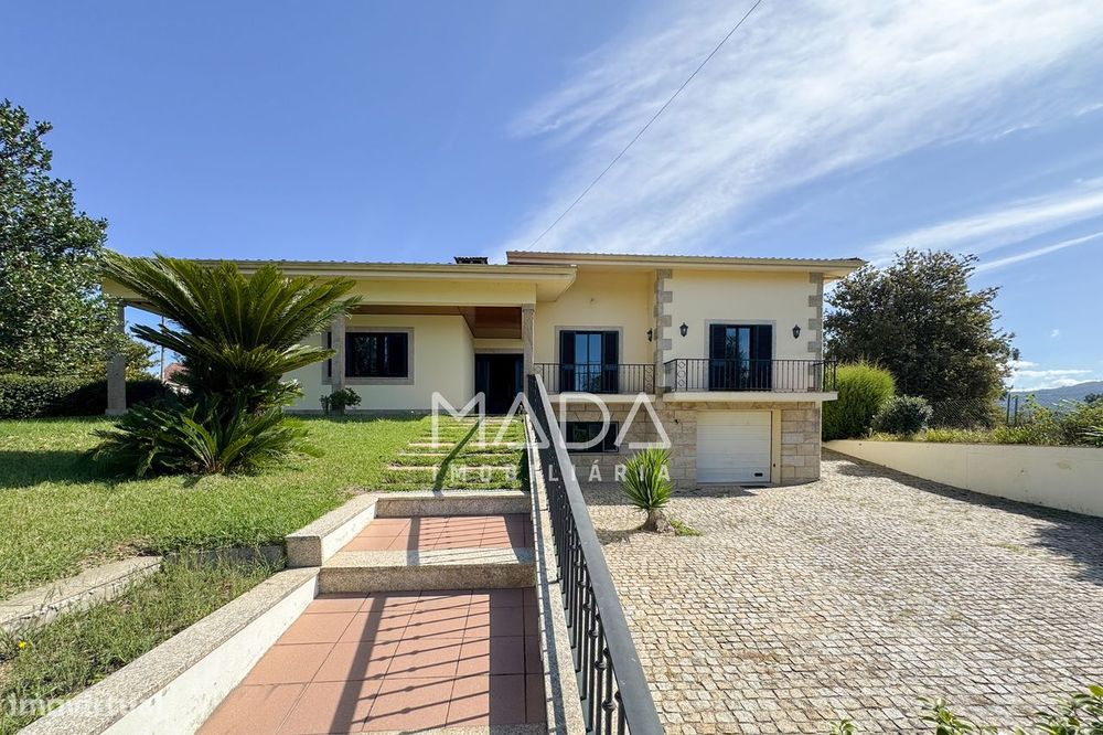 Moradia T4 + Moradia em pedra + terreno (3 artigos) em Lago, Amares