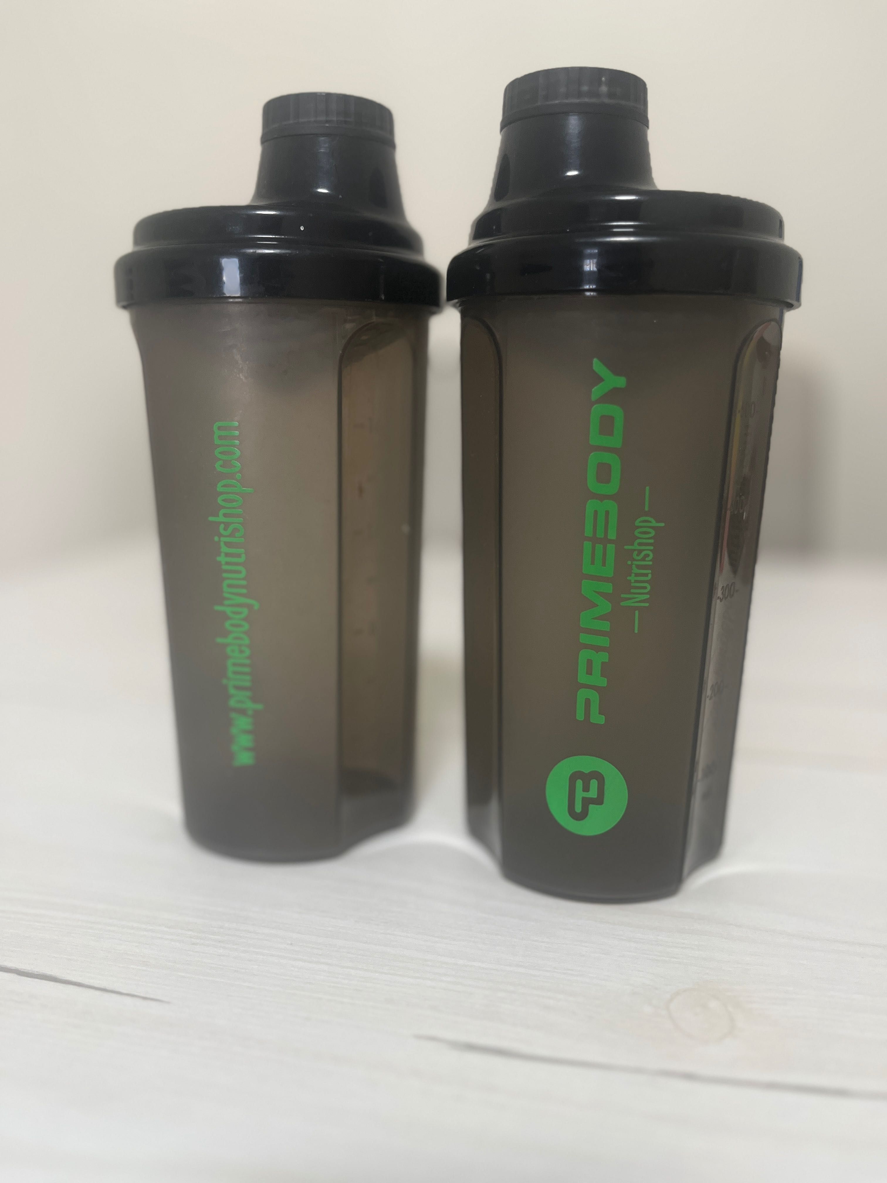 Dois shakers de proteína da marca Primebody
