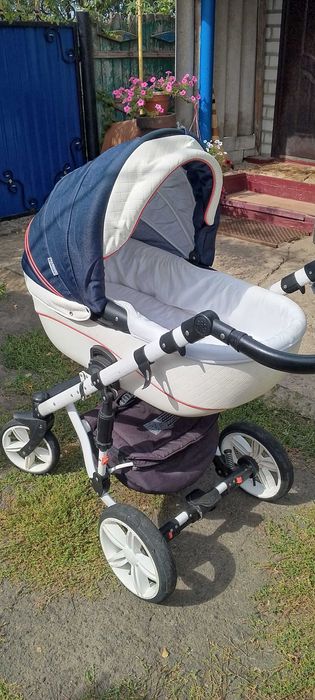 Продам дитячу коляску у гарному стані
