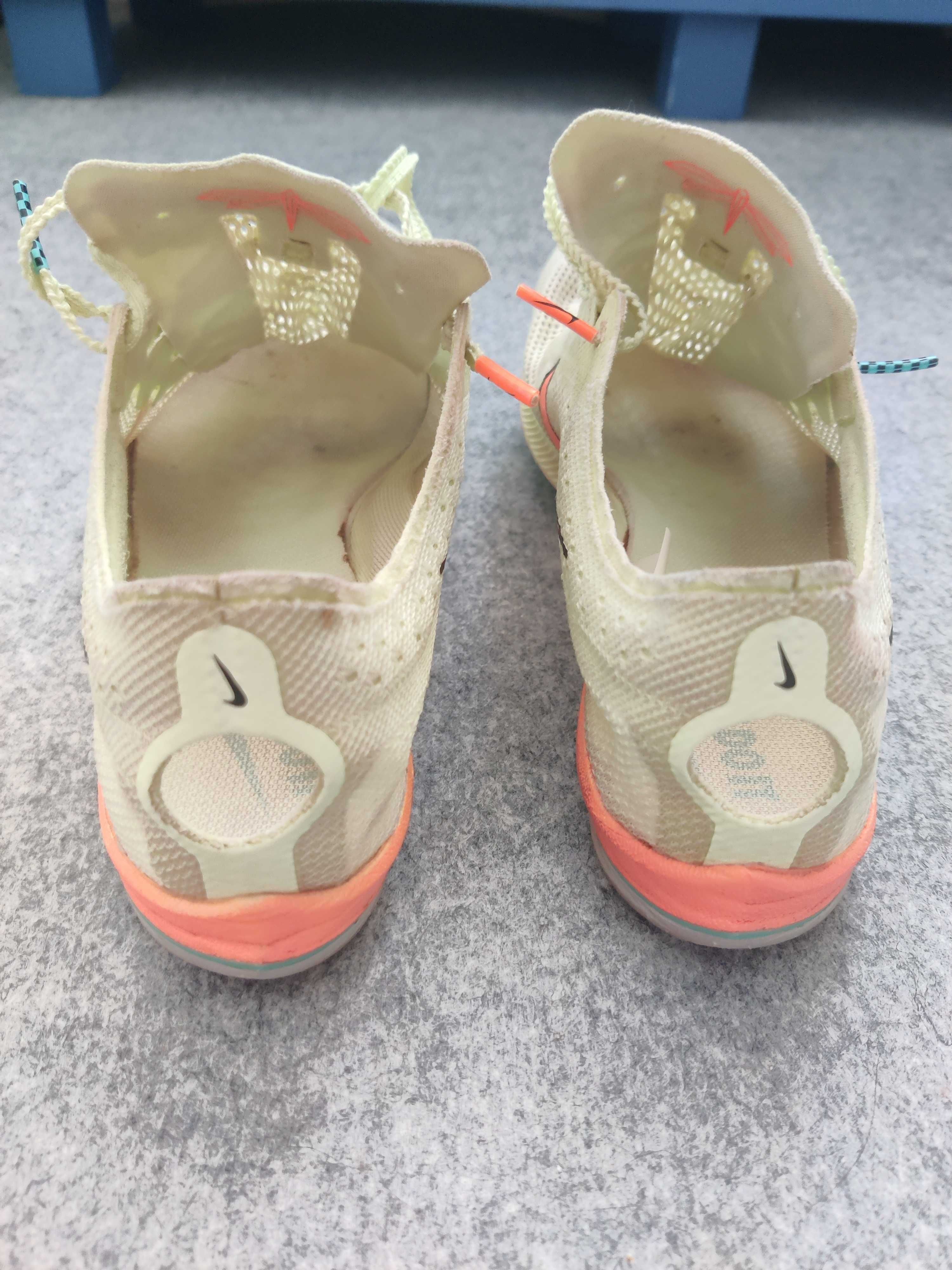Sapatos bicos Nike Dragonfly tamanho 40