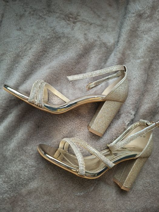 Złote brokatowe buty