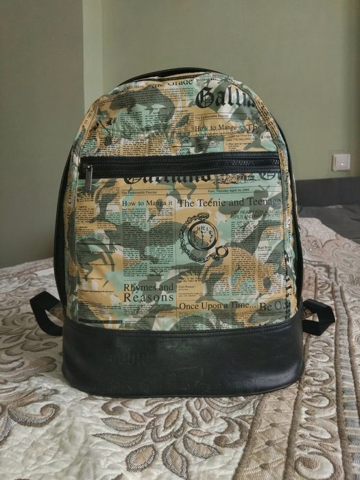 Рюкзак John Galliano Kids — оригінал,  газетний принт + силуети тварин