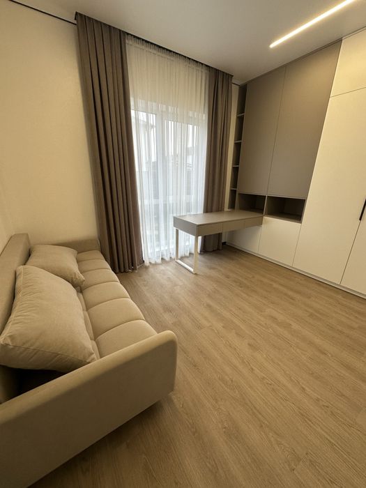 Будинок з ремонтом , меблями і технікою /без %