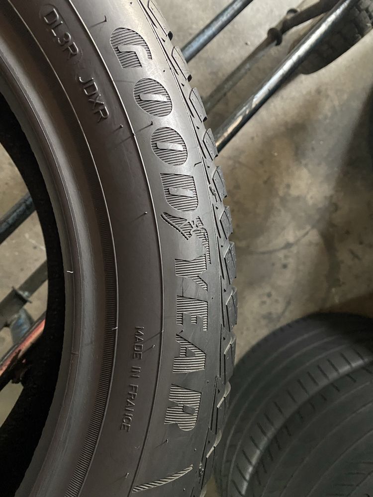 Шини 215/55/17 - 4шт Goodyear Vector4Seasons