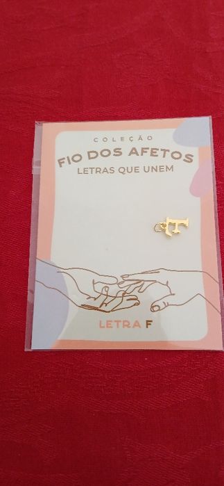 Letra F, da coleção Fio dos Afetos, nova
