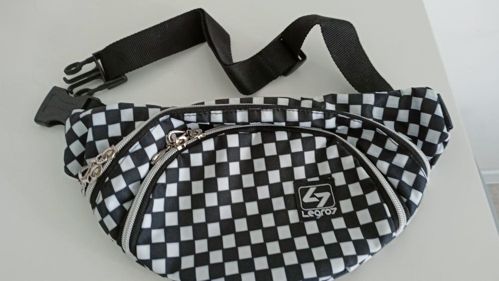 Nerka czarno biała.