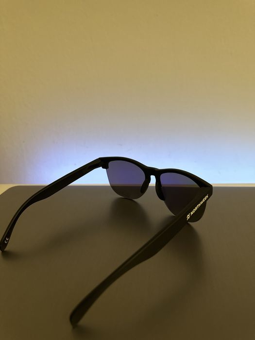 Vendo óculos escuros da Northweek