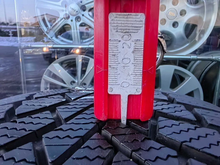 225/60R18 104V Bridgestone Blizzak LM 005 Komplet zima Honda C-rv Bmw