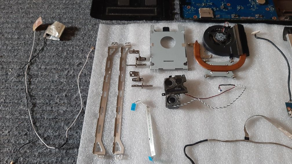 Samsung NP300E5A proc i3,kadłubek,dvd itd/opcj NP350e5c 355e5c pokryw