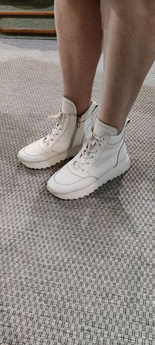 Кросовки, ботинки  женские утеплённые кожаные