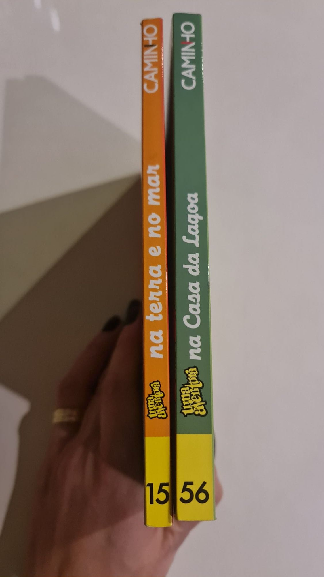 2  livros coleção Uma Aventura