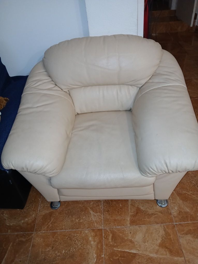 Sofá Poltrona bege de couro