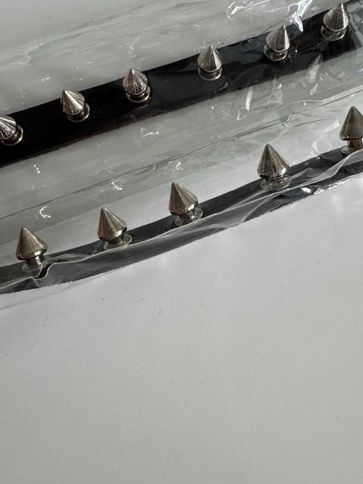 Браслет з шипами, з заклепками