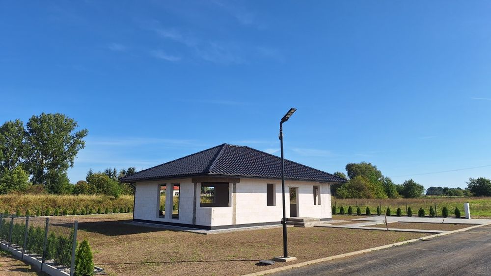 Nowy dom parterowy 105m2 na zamkniętym osiedlu. Woda, prąd, cctv