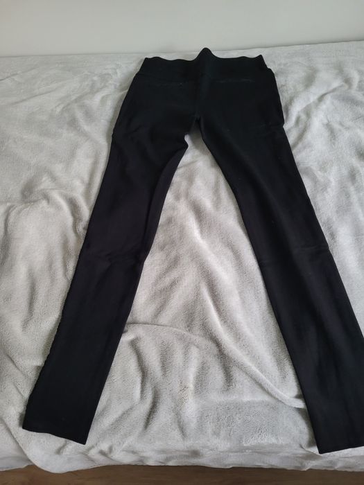 czarne spodnie z koronkowymi elementami