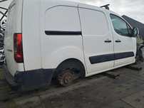 Peugeot Partner II Maxi na Części 1.6HDI 9HX 3 osobowy Zdrowe Drzwi