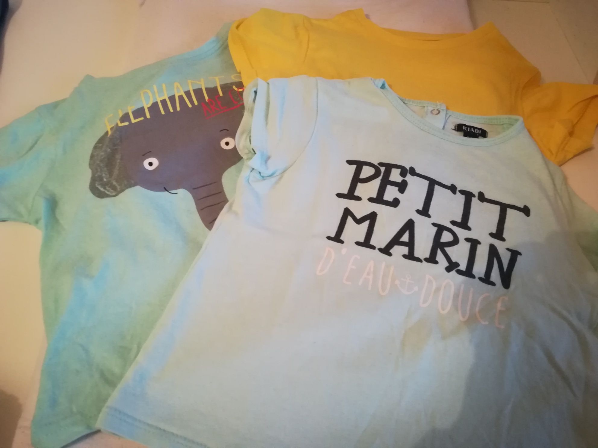 2 t-shirts Primark e Zippy 18-24 meses