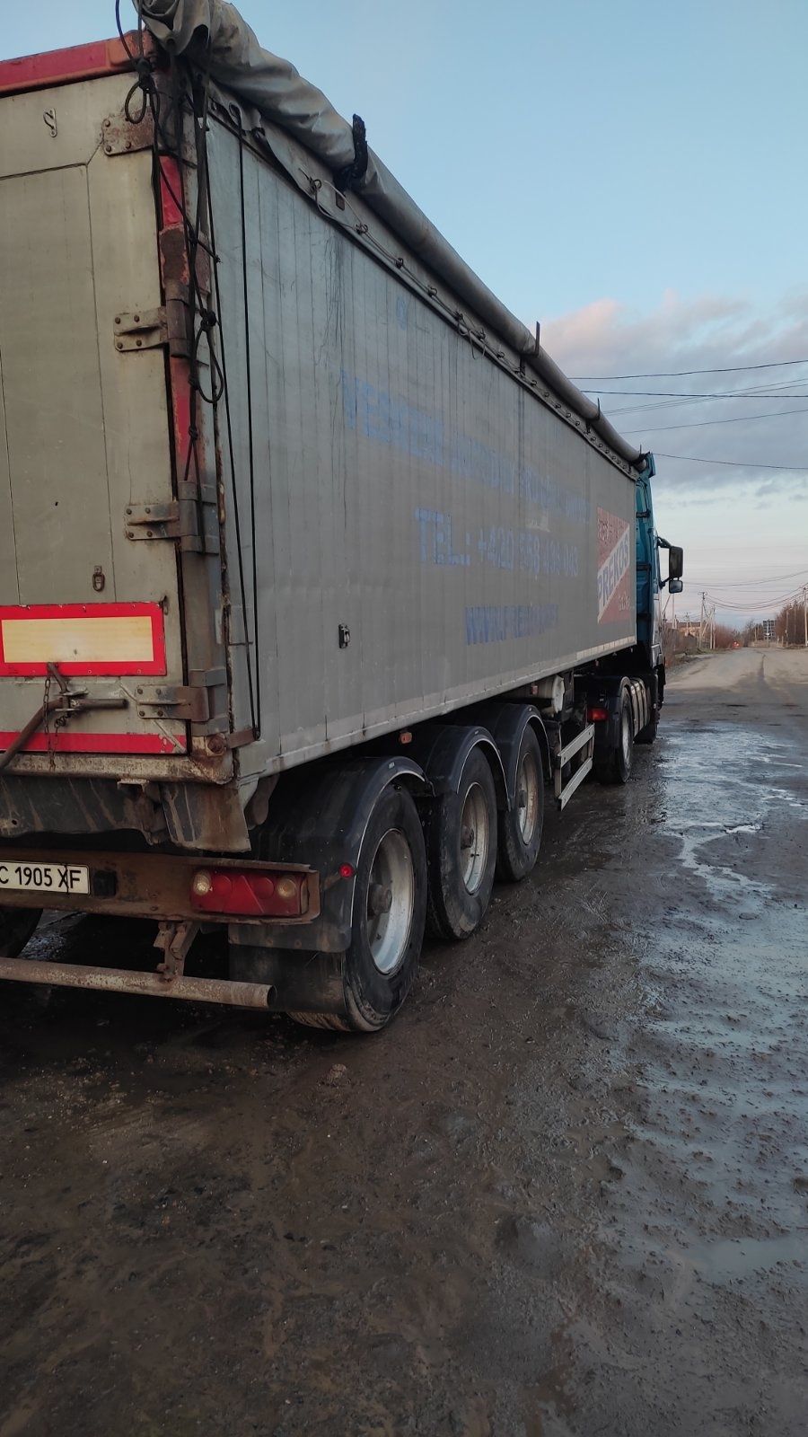 Volvo fh 12 2004р 11000$, причіп mega 2008 р17000$,