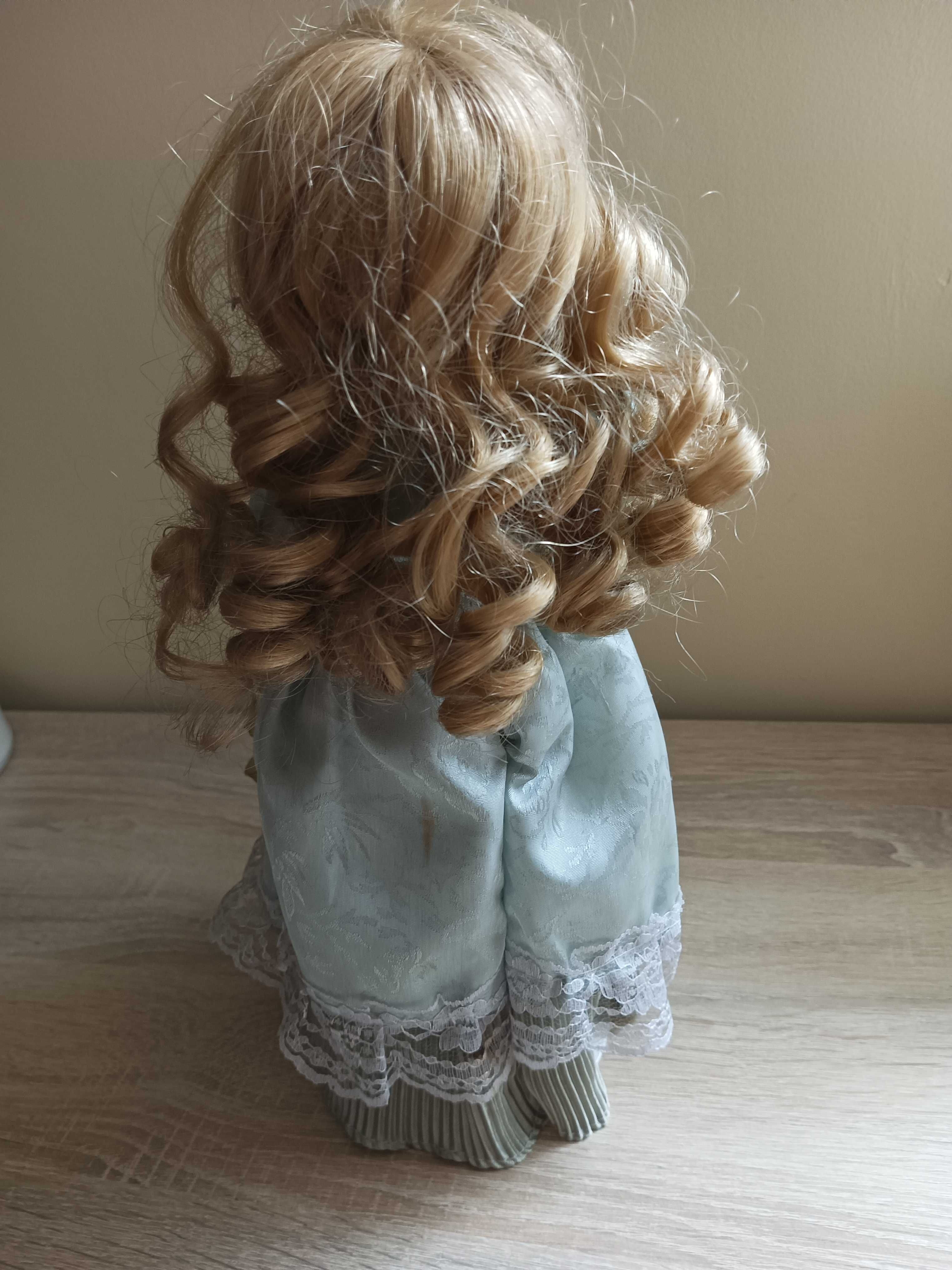 Lalka porcelanowa stojąca, sukienka, blond włosy
